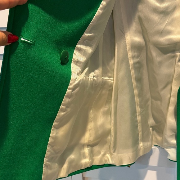 Zara Women's Vibrant Green Tailored Double-Breasted Blazer with Gold Buttons. - Picture 6 of 12